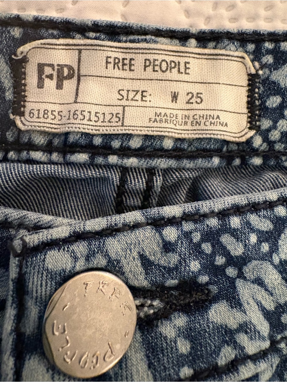 Free People Just Float On Flare Jeans 25 Paisley Embroidered Bell Bottom Boho - Picture 4 of 14
